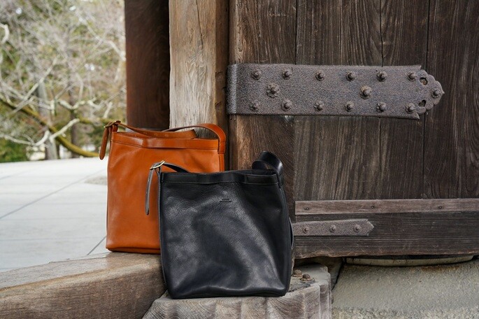 革の魅力と共に長年愛せる「BONO 2WAY SHOULDER BAG」