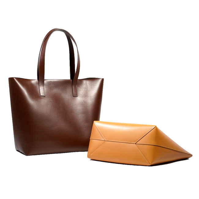 embossing tote bag M | SLOW – スロウ 公式ECサイト | 革製のバッグ 