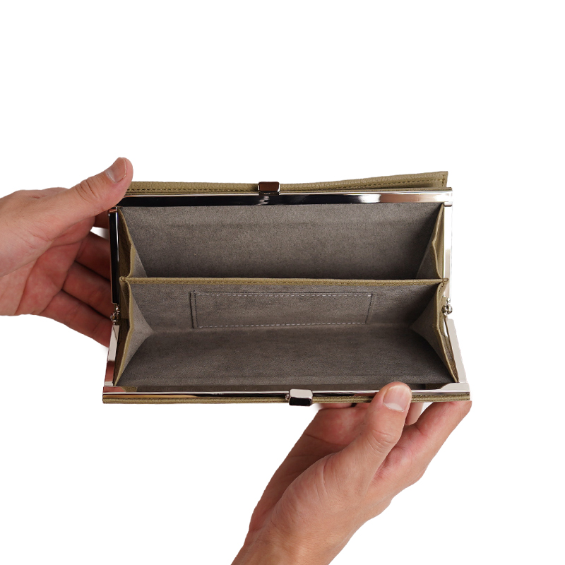 Goat-Clasp Long Wallet-