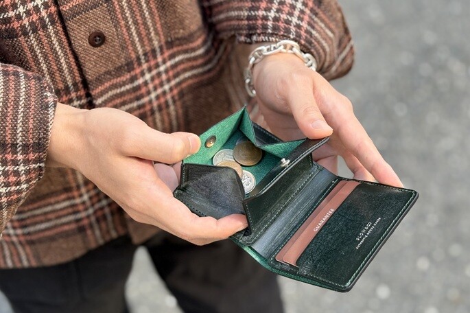 - BRIDLE LEATHER - 英国伝統の革による極上の味わい -