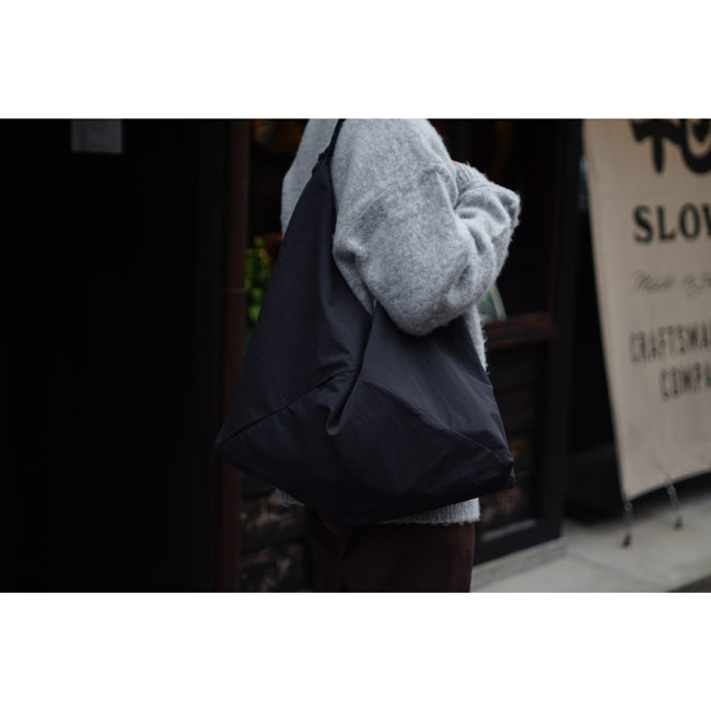 span nylon wrap bag L | SLOW – スロウ 公式ECサイト | 革製のバッグ 